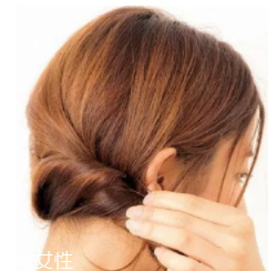 長臉適合什么樣的燙發(fā)？大波浪長發(fā)溫柔睿智