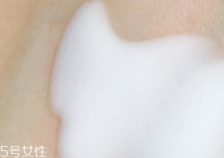 雅詩(shī)蘭黛乳液怎么樣？滋潤(rùn)保濕的秘密