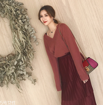 毛衣搭配什么裙子好看？優(yōu)雅迷人過新年