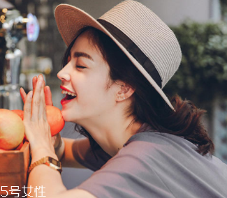 戴什么帽子顯臉小？寬檐帽讓臉看起來小