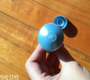 雅詩(shī)蘭黛卸妝乳怎么用？