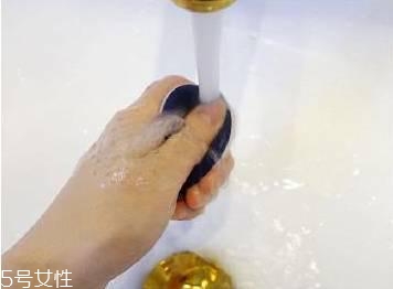新買的氣墊粉撲要洗嗎？用久了一定要清洗