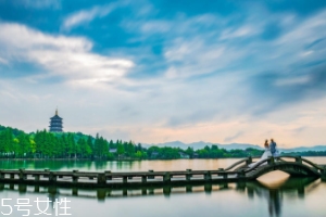 2018春節(jié)去杭州旅游帶什么防曬？防曬噴霧最方便