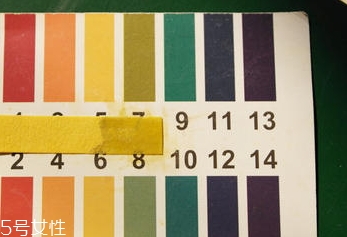 雅詩蘭黛晶透沁白精華怎么樣？一起來看看評測