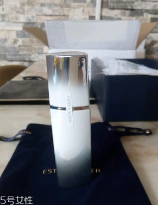 雅詩蘭黛晶透沁白精華怎么樣？一起來看看評測