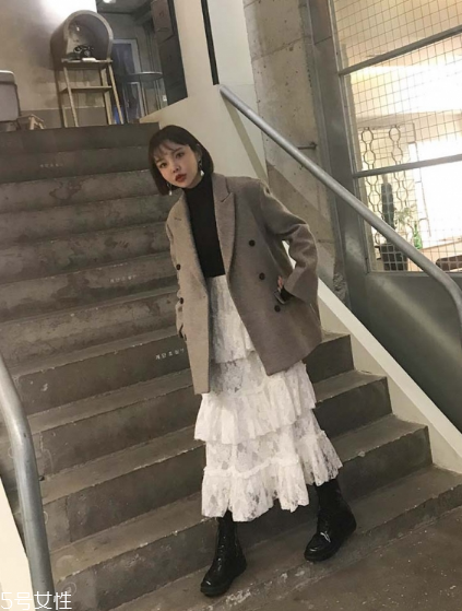 蕾絲長裙配什么上衣？優(yōu)雅氣質(zhì)小女人