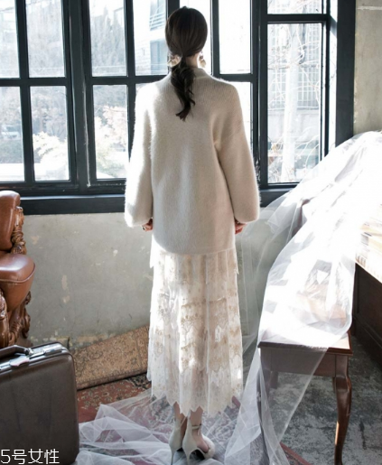 蕾絲長裙配什么上衣？優(yōu)雅氣質(zhì)小女人