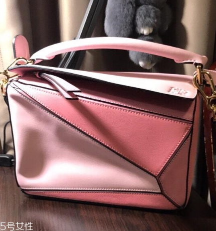 loewe和lv哪個(gè)檔次高？都是頂級(jí)品牌