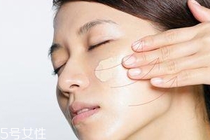 BB霜卡粉怎么辦？妝前敷面膜預(yù)防卡粉