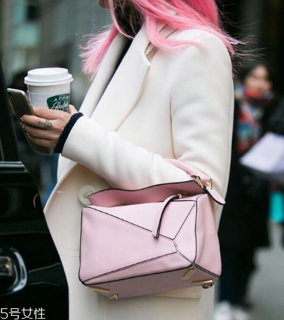 loewe在哪兒買便宜？西班牙皇室品牌