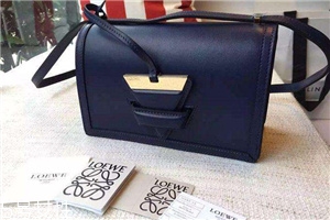 loewe在哪兒買便宜？西班牙皇室品牌