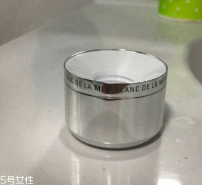 lamer海藍(lán)之謎和阿瑪尼哪個好？