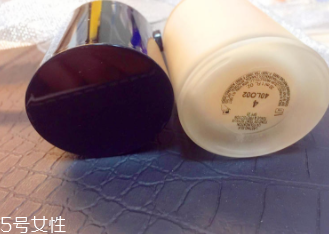 阿瑪尼粉底液脫妝嗎？4小時(shí)后要補(bǔ)妝