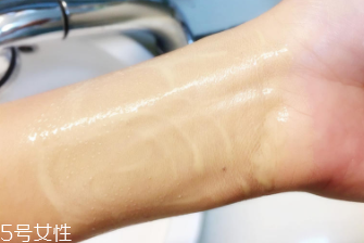 阿瑪尼粉底液脫妝嗎？4小時(shí)后要補(bǔ)妝