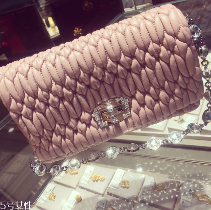 miumiu是幾線品牌？最具有少女心的時(shí)尚品牌
