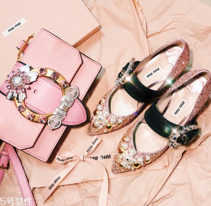 miumiu是幾線品牌？最具有少女心的時(shí)尚品牌