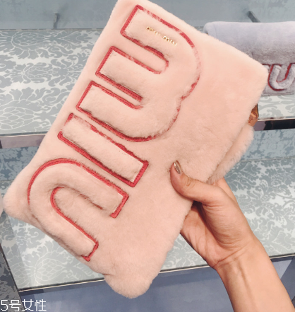 miumiu是什么旗下的？明星偏偏鐘愛它