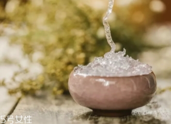 雪燕和銀耳哪個好？其實可以一起食用