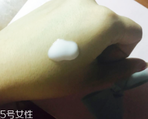悅詩風吟乳液為什么搓泥？吸收度一般