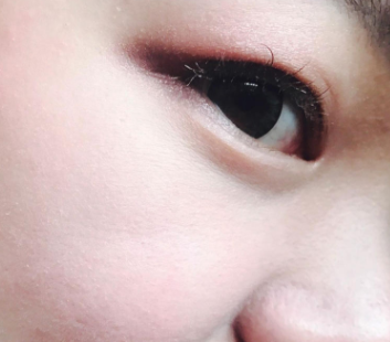 KATE眼影飛粉嗎？持久不飛粉
