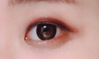 愛(ài)麗小屋十色眼影盤哪個(gè)好看？酒紅色非常好看