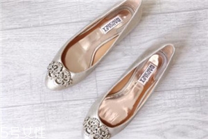badgley mischka是幾線品牌？穿上它讓婚禮不留遺憾