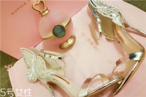 sophia webster是奢侈品嗎？在足間翩然起舞
