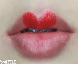 絲絨口紅和啞光哪個(gè)好？正式場(chǎng)合用啞光