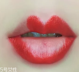 絲絨口紅和啞光哪個(gè)好？正式場(chǎng)合用啞光