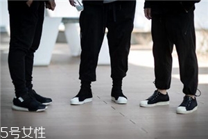 運(yùn)動(dòng)鞋沾土如何清理？泥土漬清理要仔細(xì)