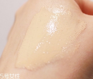 dior迪奧和香奈兒粉底液哪個(gè)好？