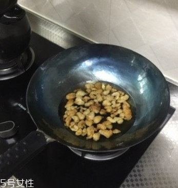 章丘鐵鍋怎么開鍋？臻三環(huán)鐵鍋開鍋教程