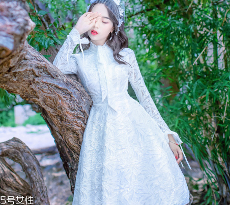 春天穿什么款式連衣裙好看？讓你早春美翻天