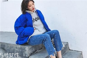 牛仔褲可以配皮鞋嗎？搭出時尚街拍范兒