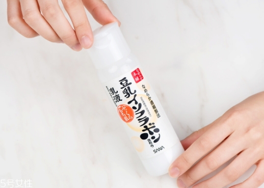 乳液可以抹頭發(fā)嗎？乳液可以防止頭發(fā)分叉
