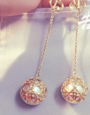 dior迪奧耳環(huán)什么材質(zhì)？