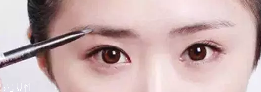 眉粉怎么選顏色好看？淺咖色不挑膚色