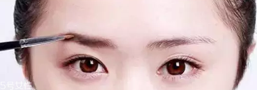 眉粉怎么選顏色好看？淺咖色不挑膚色