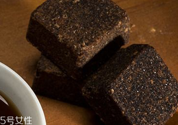 阿膠黑糖經期可以喝嗎？最好少喝
