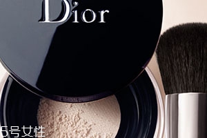 dior迪奧蜜粉哪款好用？讓妝效更持久
