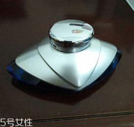 汽車香水怎么安裝？香水座需粘貼