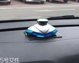 汽車香水座怎么加香水？用滴管注入原瓶