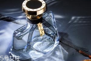 香水噴太多了怎么辦？用濕毛巾擦拭