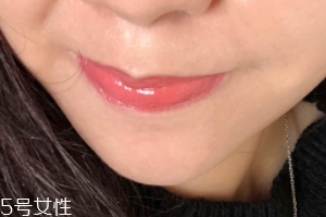 mac唇釉哪個顏色比較日常？溫柔清新珊瑚粉