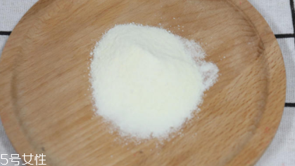 愛他美奶粉哪個(gè)版本好？白金版表現(xiàn)出色