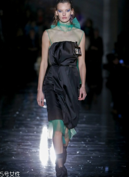 prada2018秋冬系列好看嗎_款式有哪些？