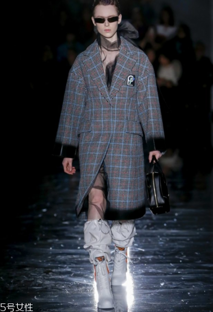 prada2018秋冬系列好看嗎_款式有哪些？