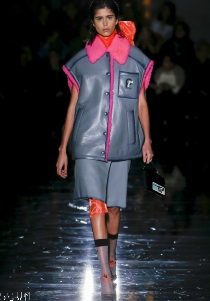 prada2018秋冬系列好看嗎_款式有哪些？