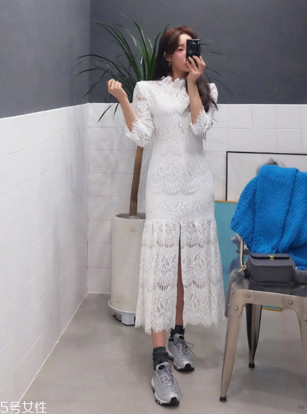 蕾絲連衣裙搭配什么鞋？開啟撩人春季