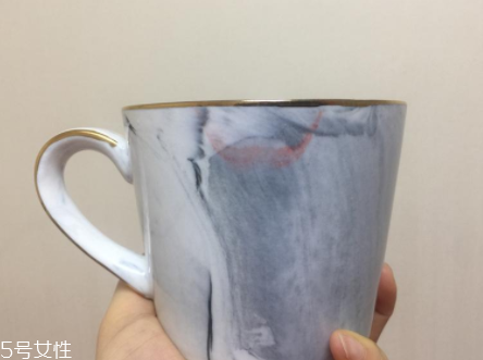 阿瑪尼401和402哪個(gè)好看？401黃皮摯愛